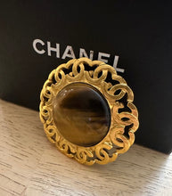 Load image into Gallery viewer, Vintage Chanel 95A Brooch