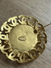 Load image into Gallery viewer, Vintage Chanel 95A Brooch