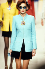 Load image into Gallery viewer, Vintage Chanel 95P Barbie Runway Ivory Patent Trim Skirt Suit FR 42 US 4/6