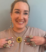 Load image into Gallery viewer, Vintage Chanel 95A Brooch