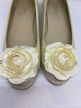 Load image into Gallery viewer, Chanel camellia ballet ballerina flats EU 38.5C