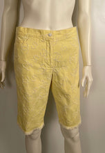 Load image into Gallery viewer, Chanel 00P, 2000 Spring Yellow CC logo Knee Length Shorts FR 40 US 4/6