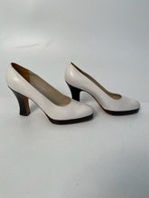 Load image into Gallery viewer, Vintage Chanel white leather black patent platform heel pumps EU 39 US 8.5