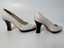 Load image into Gallery viewer, Vintage Chanel white leather black patent platform heel pumps EU 39 US 8.5