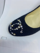 Load image into Gallery viewer, Chanel 12C 2012 Cruise Resort black wool interlocking CC crystal cork screw heels pumps US 7.5/8