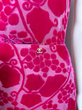 Load image into Gallery viewer, Rare Vintage Chanel 2001 Cruise 01C Pink Velvet Floral 2 Piece Top Matching Skirt Set FR 40/42 US 6/8