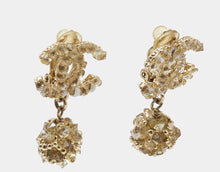 Load image into Gallery viewer, Rare Chanel Lime Crystal 12A 2012 Fall CC Drop Clip On Earrings