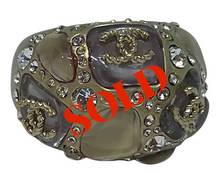 Load image into Gallery viewer, Chanel 12C 2012 Cruise Pale Gold Gripoix Crystal Opaque Lilac CC Ring EU 52 US 6