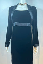 Load image into Gallery viewer, Exquisite New Unworn Chanel 19A 2019 Fall Paris-Egypt Métiers D’ Art Runway CHANEL Letters Pearl Necklace