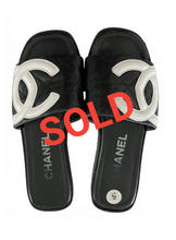 Load image into Gallery viewer, Chanel 05C 2005 Cruise Black and White Quilted Leather Cambon Slides US 5