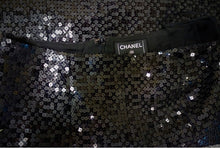 Load image into Gallery viewer, Chanel 02A 2002 Fall Runway black sequin skirt FR 38 US 4