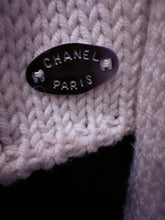 Load image into Gallery viewer, Vintage Chanel 99A, 1999 Fall winter white Ivory Ecru Cable Knit Wool Sweater FR 40 US 6/8
