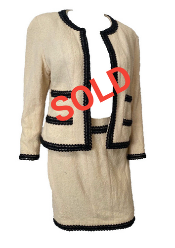 94P, 1994 Spring Rare Vintage Chanel Cream/Black Scubido Trim Boucle Skirt Jacket Set US 6