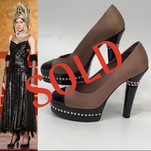 Load image into Gallery viewer, Chanel 2009 Fall 09A Paris Moscow Bicolor Patent Leather Satin Pearls Platform Heel Pumps EU 40 US 9/9.5