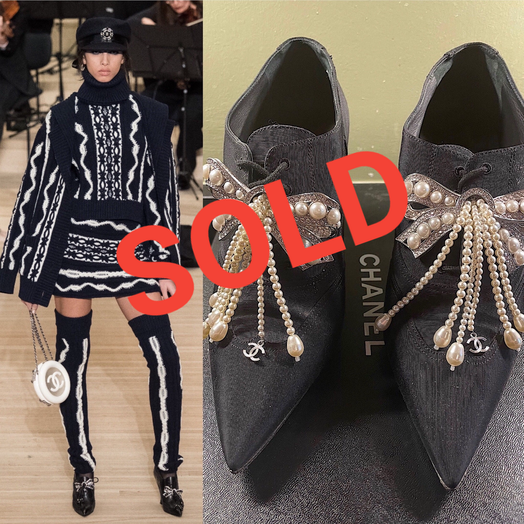 Chanel 18A 2018 Pre-Fall Black Fabulous Pearl Crystals and CC Bows Heel Booties EU 38 US 7/7.5