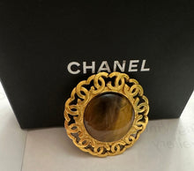 Load image into Gallery viewer, Vintage Chanel 95A Brooch