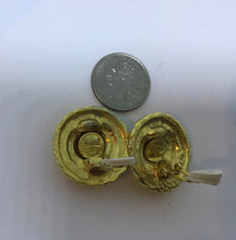Load image into Gallery viewer, 1989 Chanel Vintage Clip on Round Gold Metal CC logo Earrings