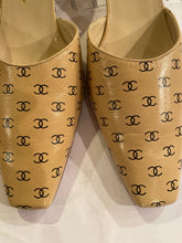 Load image into Gallery viewer, 1990 Chanel Vintage patent leather CC logo monogrammed beige kitten heel mule slides EU 38