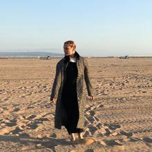 Load image into Gallery viewer, Sophisticated Chanel 02A 2002 Fall Long Wool Tweed Black White Duster Removable Fur Trim Collar Coat Jacket FR 40