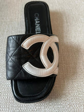 Load image into Gallery viewer, Chanel 05C 2005 Cruise Black and White Quilted Leather Cambon Slides US 5
