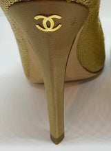 Load image into Gallery viewer, Chanel sequin gold stiletto heel pumps EU 39