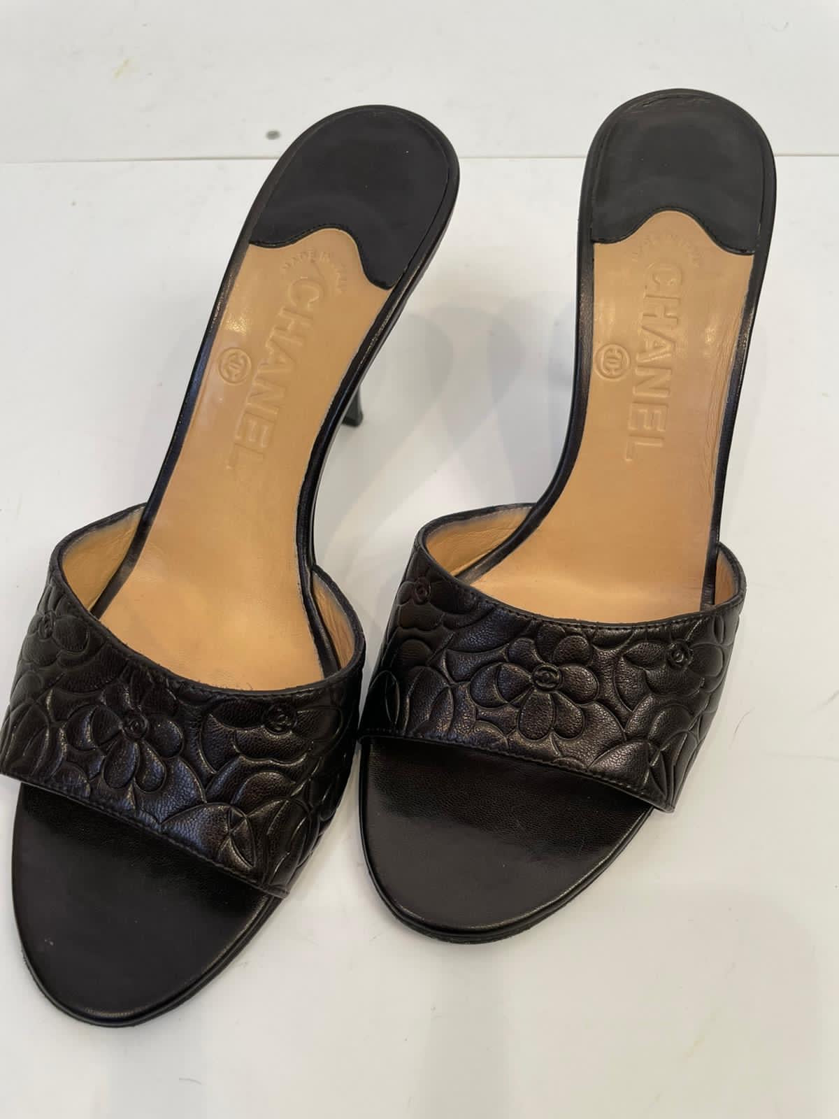 Chanel Black Leather Camellia Heel Slides EU 39 US 8.5 Wide 
