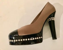 Load image into Gallery viewer, Chanel 2009 Fall 09A Paris Moscow Bicolor Patent Leather Satin Pearls Platform Heel Pumps EU 40 US 9/9.5