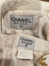 Load image into Gallery viewer, Vintage Chanel 95P Barbie Runway Ivory Patent Trim Skirt Suit FR 42 US 4/6