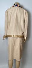 Load image into Gallery viewer, 1980 Collection 26 Chanel vintage beige Ecru silk linen skirt suit FR 40