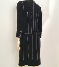 Load image into Gallery viewer, Chanel Vintage 06A 2006 Fall Autumn &quot;washed&#39;Velvet Jacket w/ chains FR 42 US 6/8