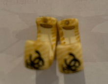 Load image into Gallery viewer, Chanel 02P, 2002 Spring Vintage Pierced Wooden CC Collage Earrings