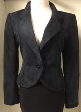 Load image into Gallery viewer, Vintage Chanel 02C 2002 Resort Cruise Lightweight suede navy blue Jacket Pants Suit Set FR 34 US 2/4