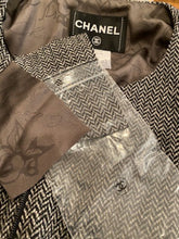 Load image into Gallery viewer, Chanel 08A 2008 Fall Collarless Herringbone Jacket with removable Cuffs FR 40 US 4