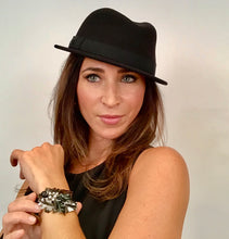 Load image into Gallery viewer, Chanel Fur Felt Fedora grosgrain ribbon CC Crystal Logo Black Hat Sz 57