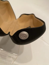 Load image into Gallery viewer, Vintage Chanel Sunglasses #4147 color 1278G gray gradient black