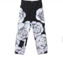 Load image into Gallery viewer, NWT Chanel 2016 Fall Ready to Wear Runway Black White Camellia Painted Jeans FR 38 US 4