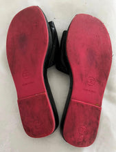 Load image into Gallery viewer, Chanel 05C 2005 Cruise Black and White Quilted Leather Cambon Slides US 5