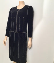 Load image into Gallery viewer, Chanel Vintage 06A 2006 Fall Autumn &quot;washed&#39;Velvet Jacket w/ chains FR 42 US 6/8
