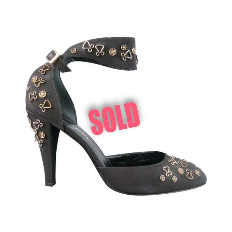 Vintage CHANEL Hook Snaps Black Ankle Strap Pumps EU 39.5