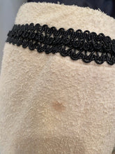 Load image into Gallery viewer, 94P, 1994 Spring Rare Vintage Chanel Cream/Black Scubido Trim Boucle Skirt Jacket Set US 6