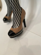 Load image into Gallery viewer, Chanel 2009 Fall 09A Paris Moscow Bicolor Patent Leather Satin Pearls Platform Heel Pumps EU 40 US 9/9.5