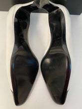 Load image into Gallery viewer, Vintage Classic Chanel White Black Leather bicolor Pump Heels EU 38 US 8