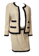Load image into Gallery viewer, 94P, 1994 Spring Rare Vintage Chanel Cream/Black Scubido Trim Boucle Skirt Jacket Set US 6