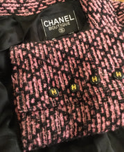 Load image into Gallery viewer, 95P, 1995 Spring Vintage Chanel Pink Black Boucle Wool Tweed Dress Jacket Blazer US 6