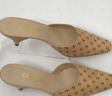 Load image into Gallery viewer, 1990 Chanel Vintage patent leather CC logo monogrammed beige kitten heel mule slides EU 38