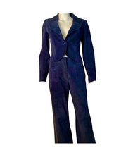 Load image into Gallery viewer, Vintage Chanel 02C 2002 Resort Cruise Lightweight suede navy blue Jacket Pants Suit Set FR 34 US 2/4