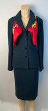 Load image into Gallery viewer, Vintage Chanel 98A 1998 Fall Green Jacket Skirt Suit FR 34 US 4
