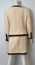 Load image into Gallery viewer, 94P, 1994 Spring Rare Vintage Chanel Cream/Black Scubido Trim Boucle Skirt Jacket Set US 6