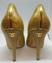 Load image into Gallery viewer, Chanel sequin gold stiletto heel pumps EU 39