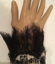 Load image into Gallery viewer, Chanel 06A 2006 Fall scalloped cotton tweed cardigan knit Sweater Jacket FR 34 US 2